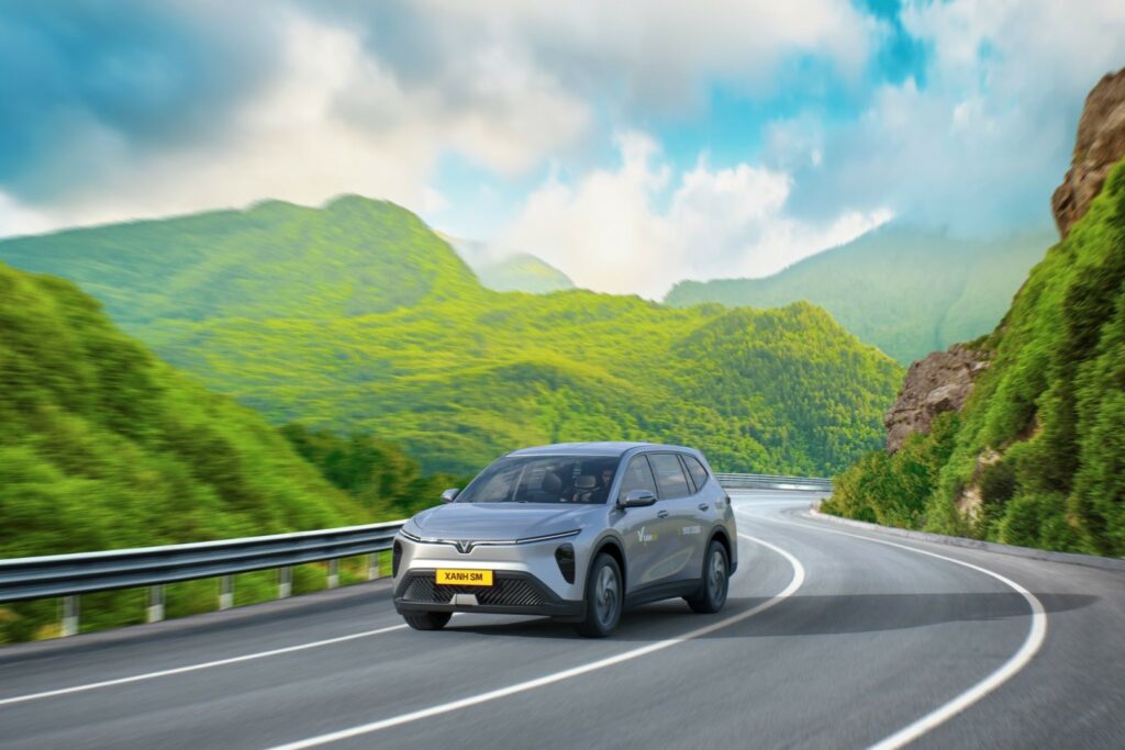 Xanh SM của tỷ phú Phạm Nhật Vượng bắt đầu triển khai dịch vụ xe ghép 7 chỗ liên tỉnh bằng Limo Green, chạy từ 4h sáng, tần suất 60 phút/chuyến- Ảnh 1. Xanh SM của tỷ phú Phạm Nhật Vượng bắt đầu triển khai dịch vụ xe ghép 7 chỗ liên tỉnh bằng Limo Green, chạy từ 4h sáng, tần suất 60 phút/chuyến- Ảnh 1.