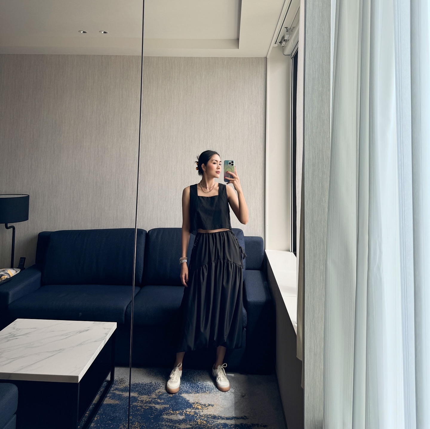 5 kiểu chân váy này có gì mà được các mỹ nhân Việt diện mãi không chán?- Ảnh 1.