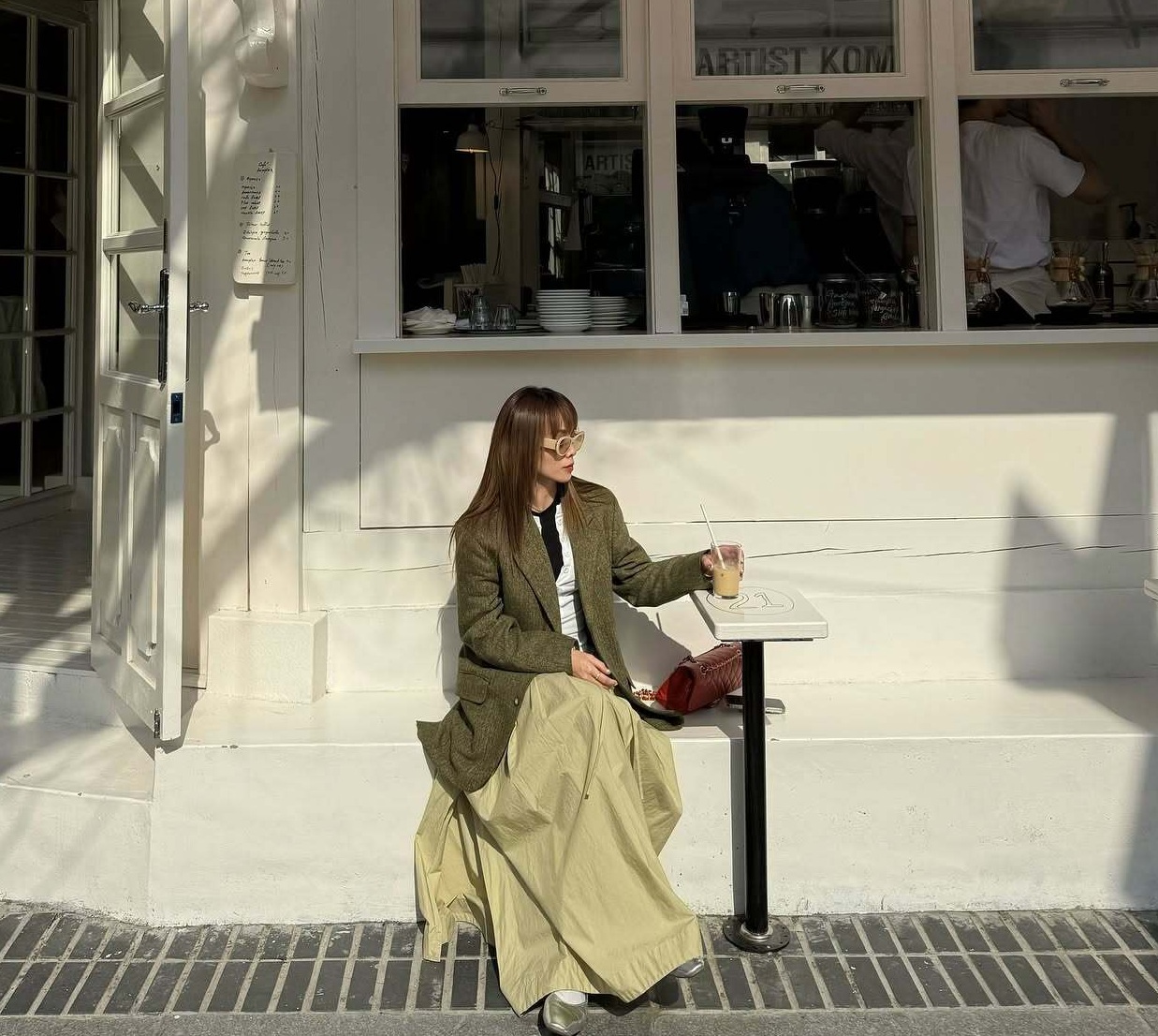 5 kiểu chân váy này có gì mà được các mỹ nhân Việt diện mãi không chán?- Ảnh 2.