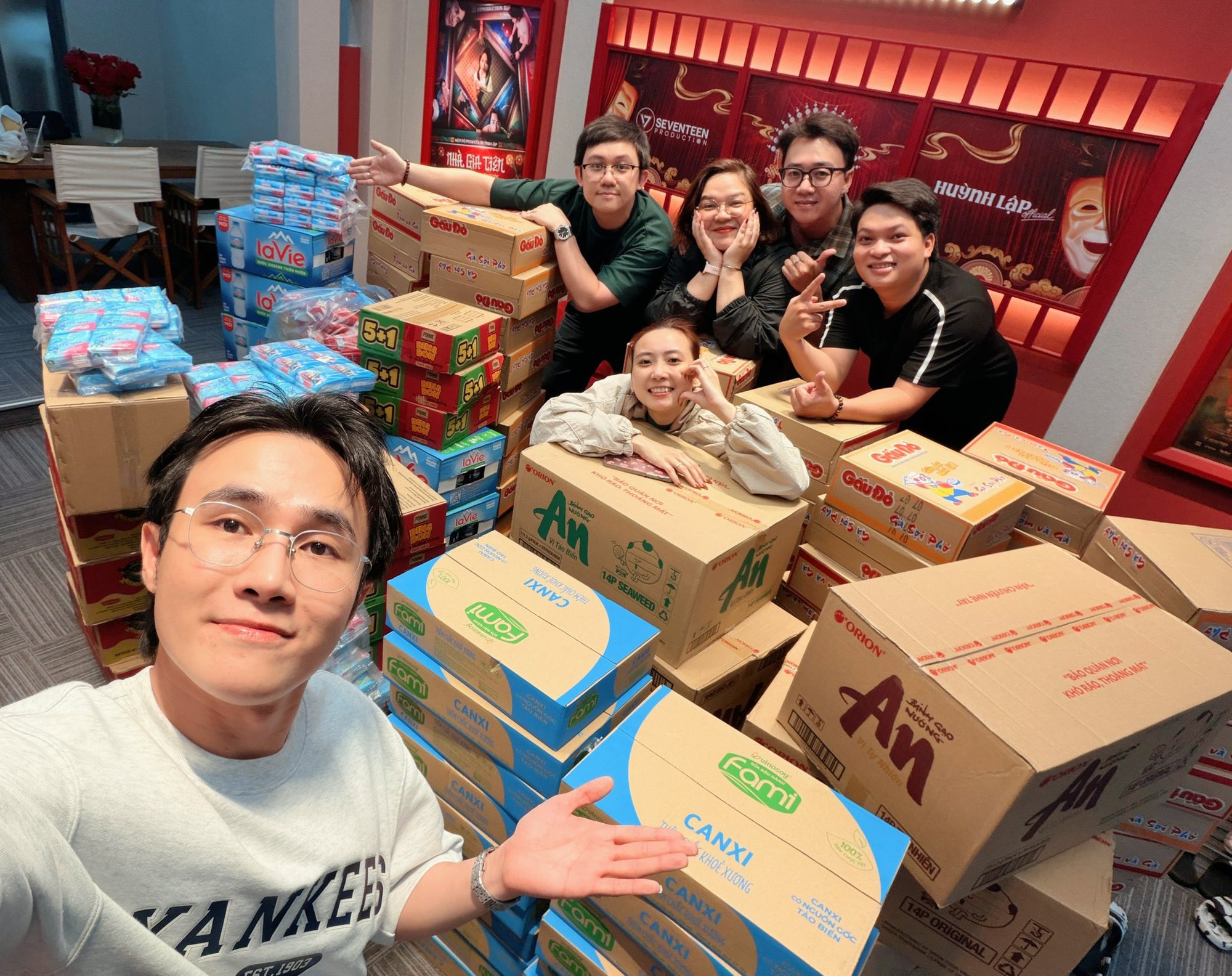 Bị mỉa mai hỏi bill từ thiện, Trấn Thành đáp trả gắt: "Bà con đang khổ, em bớt bớt cái tính lại!"- Ảnh 6.