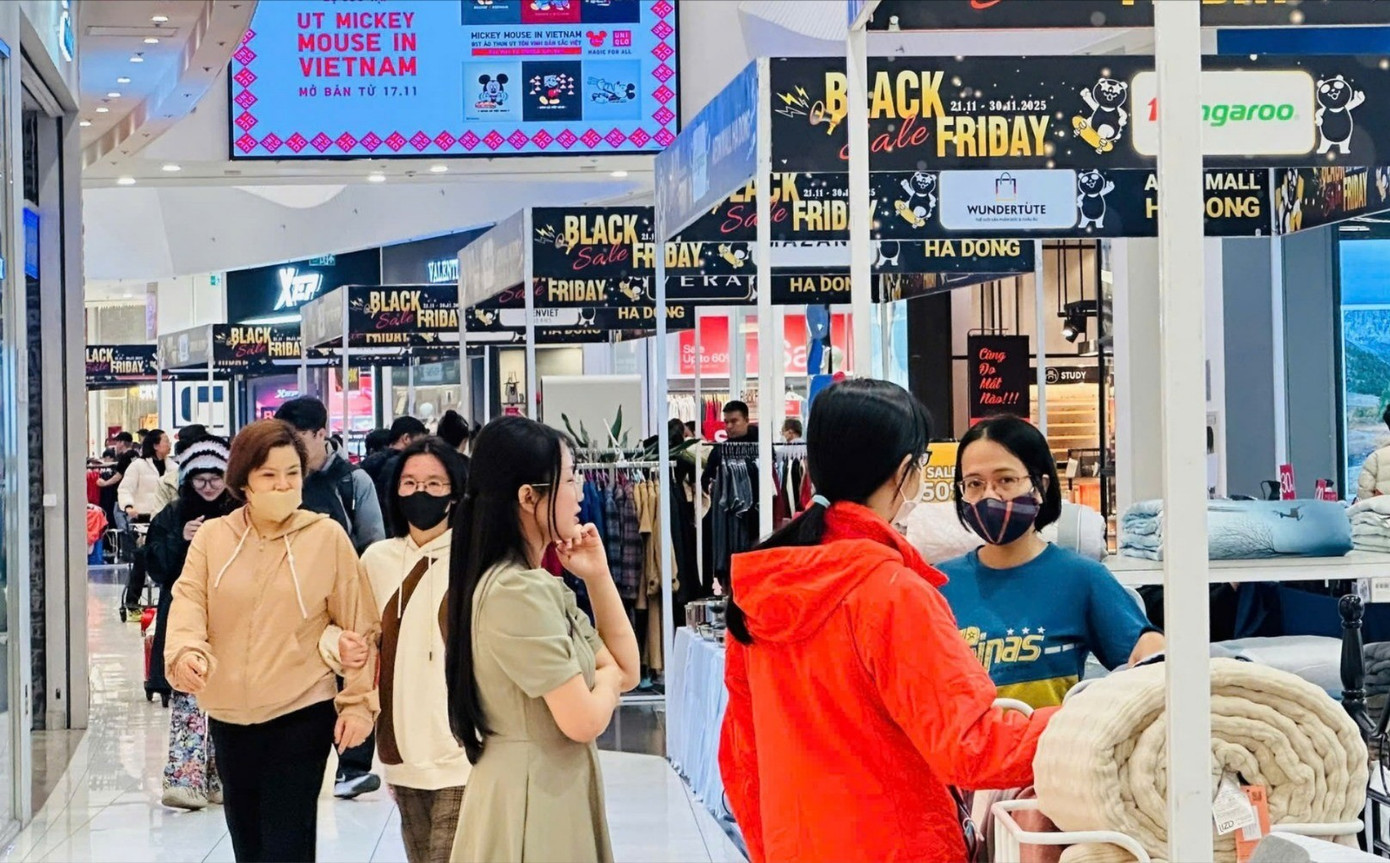 Black Friday: Người tiêu dùng thắt chặt chi tiêu, lựa chọn kỹ- Ảnh 1.
