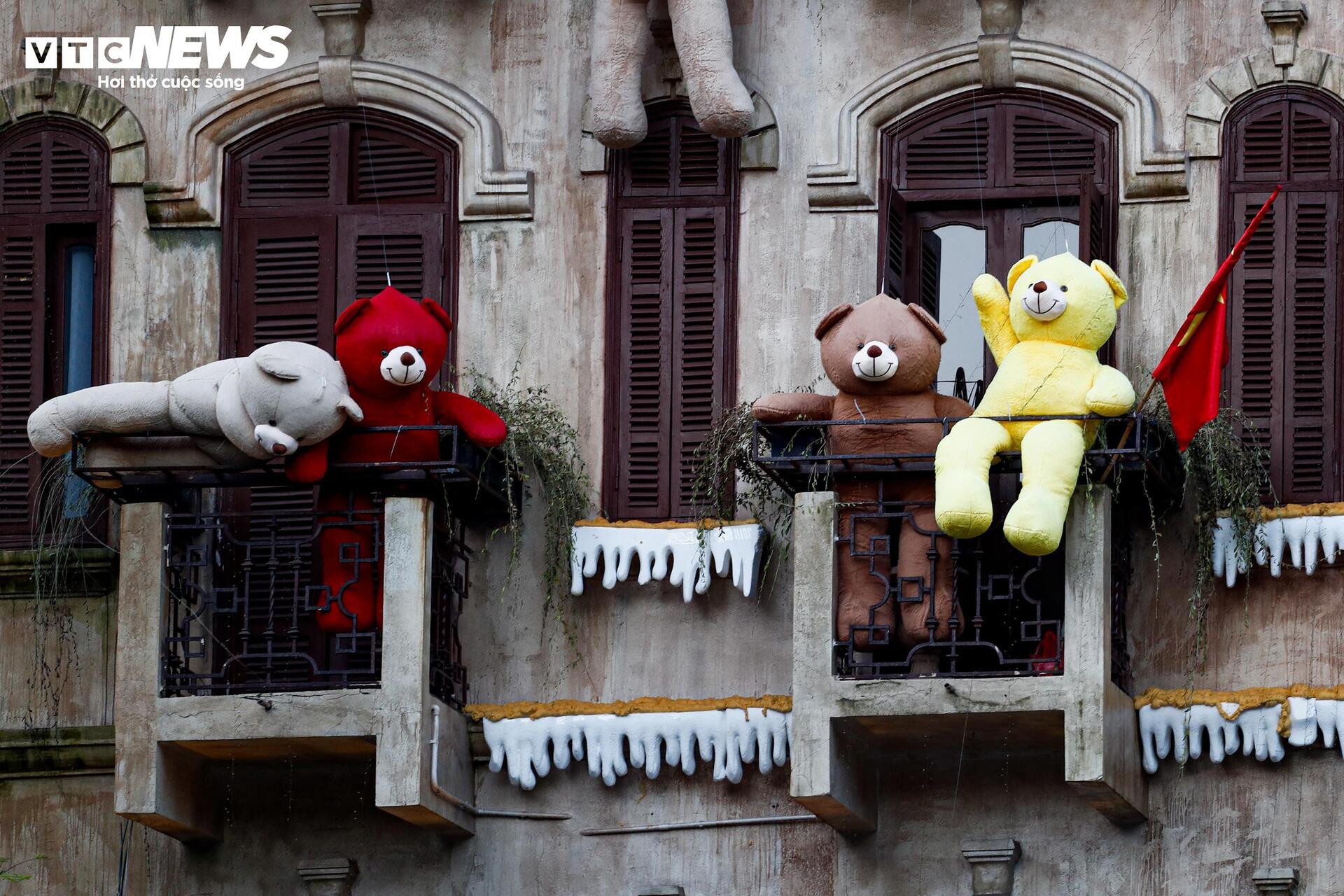 Quán cà phê Hà Nội hóa trời Âu, phun tuyết nhân tạo, hút khách mùa Giáng sinh- Ảnh 20.