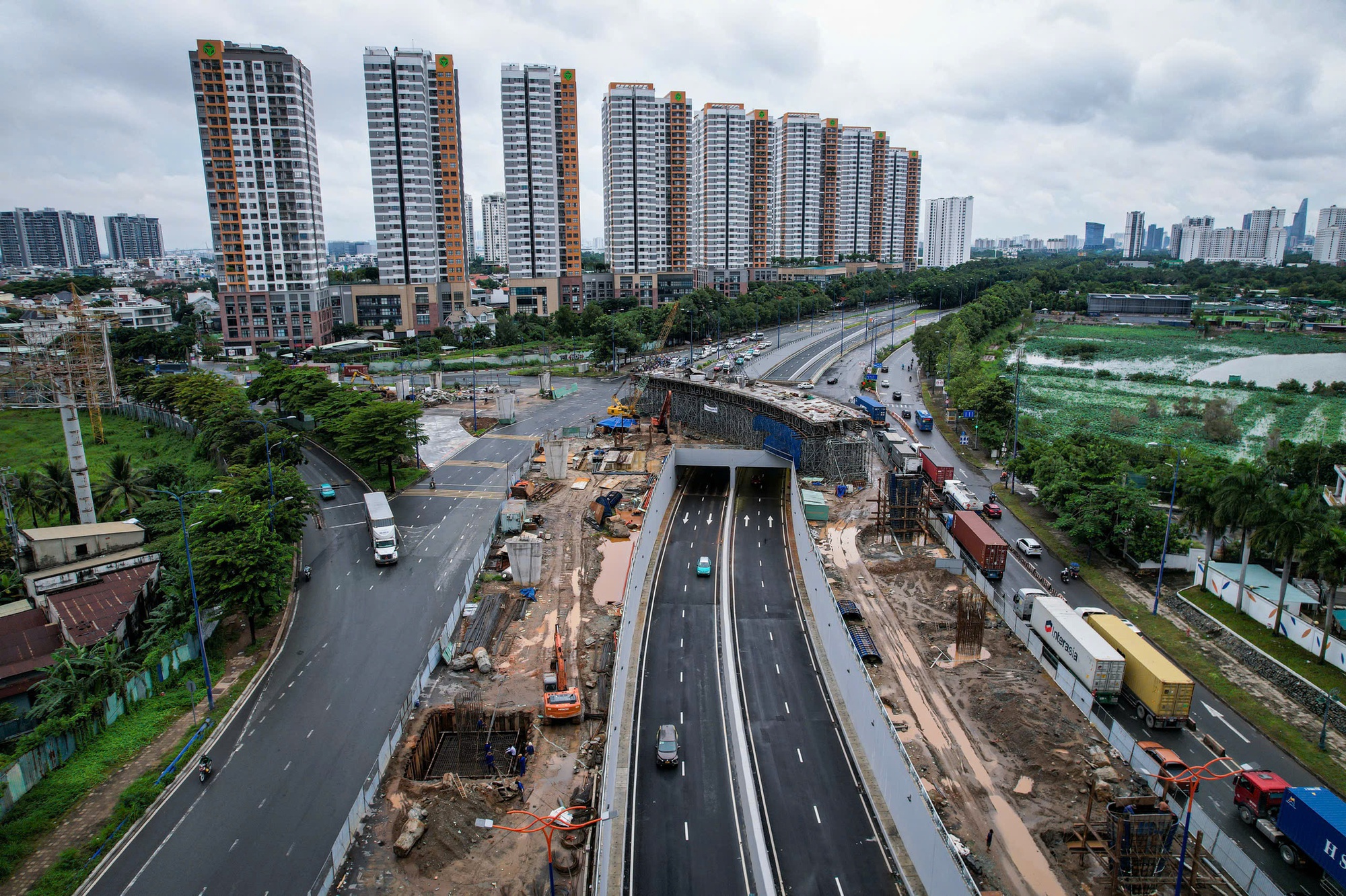 TẠO SỨC BẬT ĐỂ TP HCM BỨT PHÁ: Những "cú hích" từ đất đai- Ảnh 1.