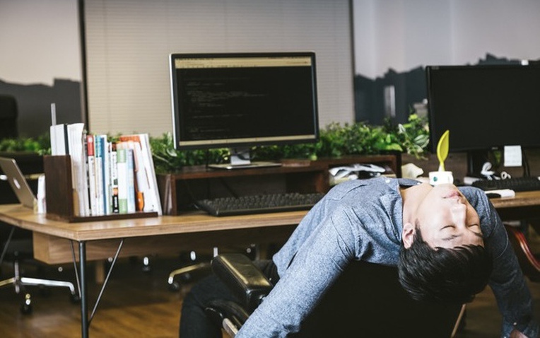 “Cơn đau đầu” mới của Hàn Quốc: Đi làm xa nhất thế giới khiến nhân viên “tắt cảm xúc”, doanh nghiệp mất năng suất- Ảnh 1.