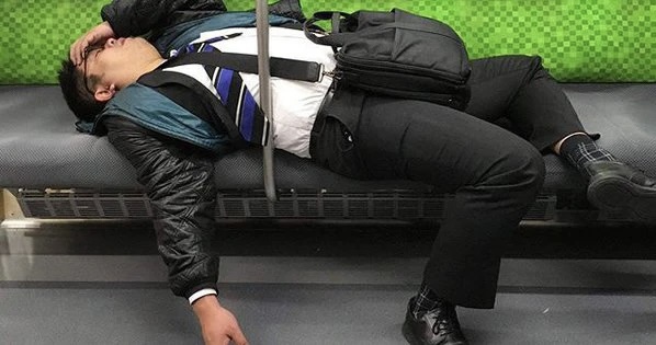 “Cơn đau đầu” mới của Hàn Quốc: Đi làm xa nhất thế giới khiến nhân viên “tắt cảm xúc”, doanh nghiệp mất năng suất- Ảnh 3.