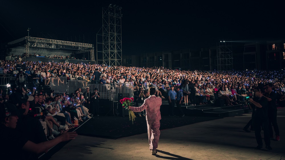 Quốc Thiên bật khóc trong live concert 10.000 khán giả- Ảnh 8.