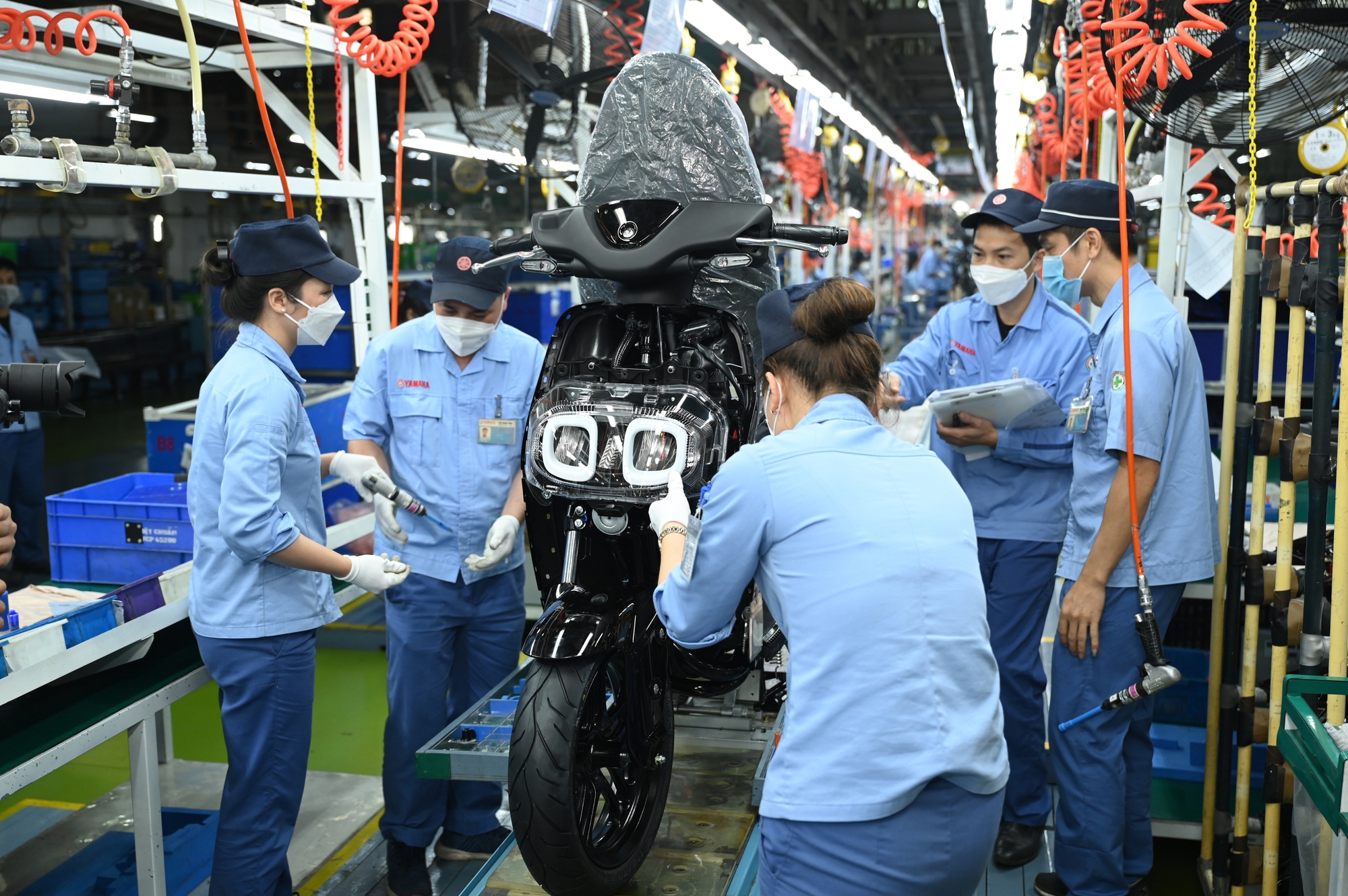 Doanh số xe máy điện tăng chóng mặt- Ảnh 1.