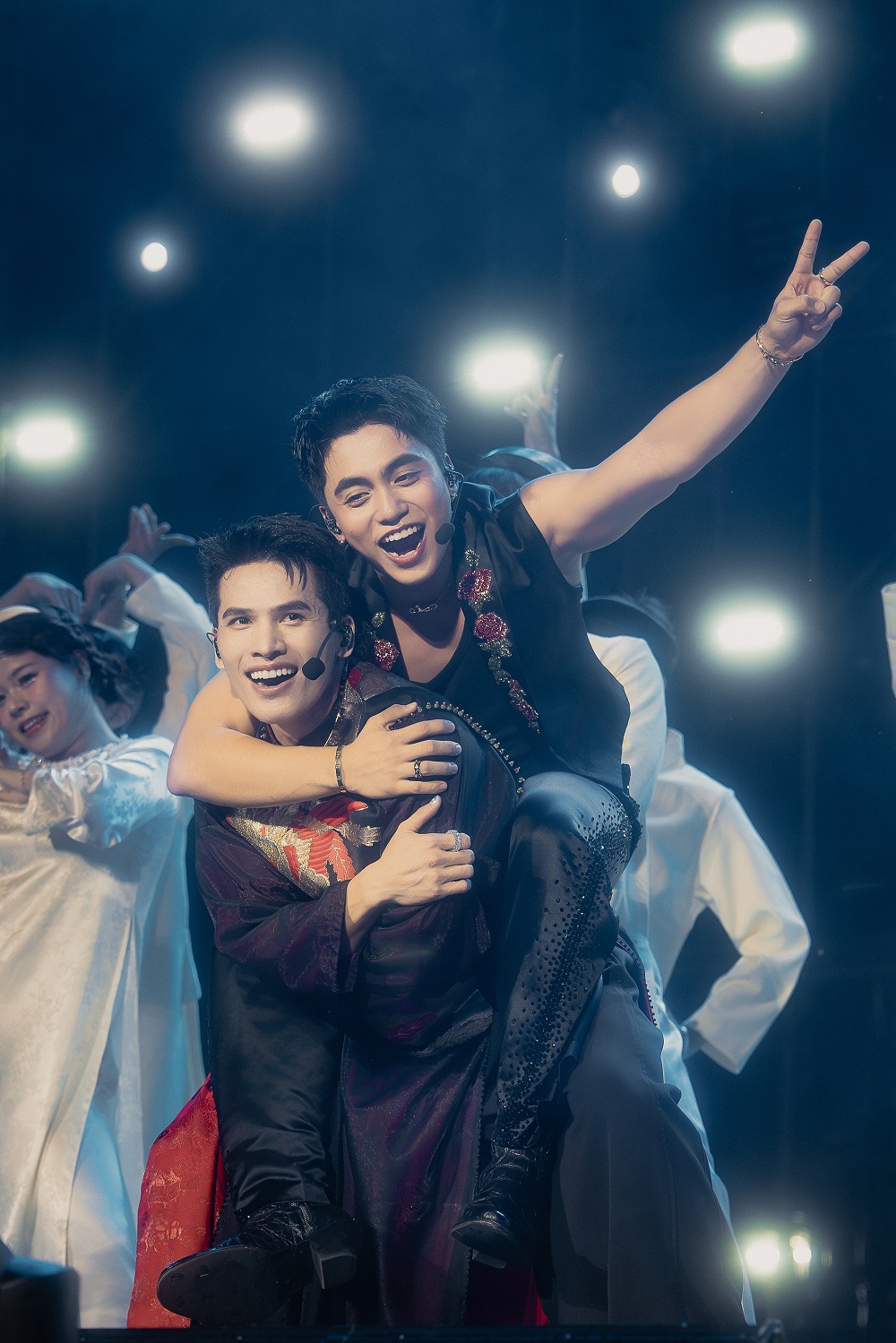 Quốc Thiên bật khóc trong live concert 10.000 khán giả- Ảnh 12.