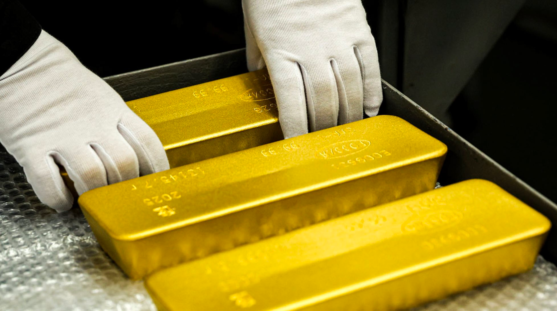 Thêm dấu hiệu cho thấy Nga đang chịu sức ép lớn: Bán hơn 200 tấn vàng khi giá leo thang, rút dần kho dự trữ để 'vá' ngân sách- Ảnh 1.