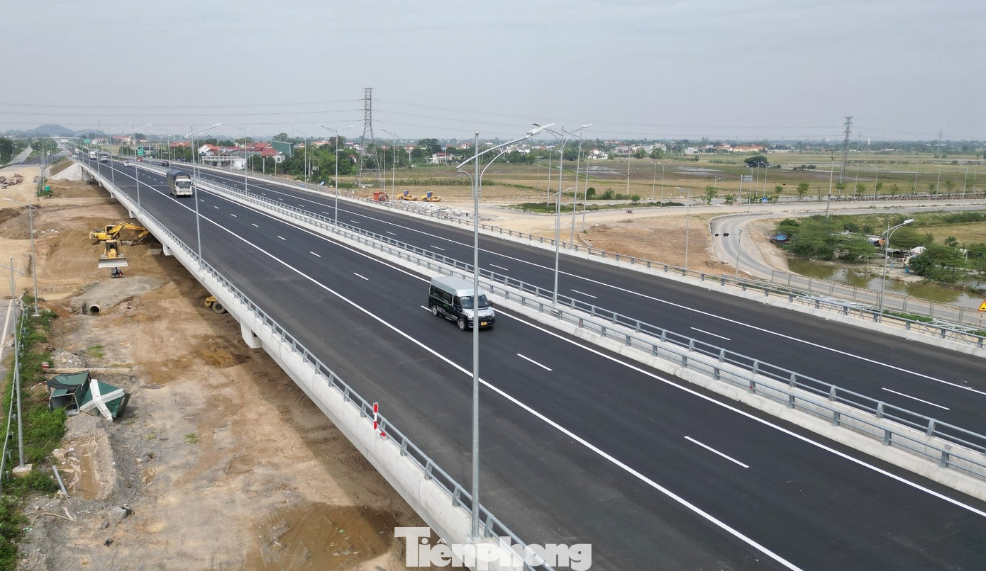 Toàn cảnh cầu vượt trên cao tốc Bắc - Nam qua Ninh Bình vừa thông xe- Ảnh 2.