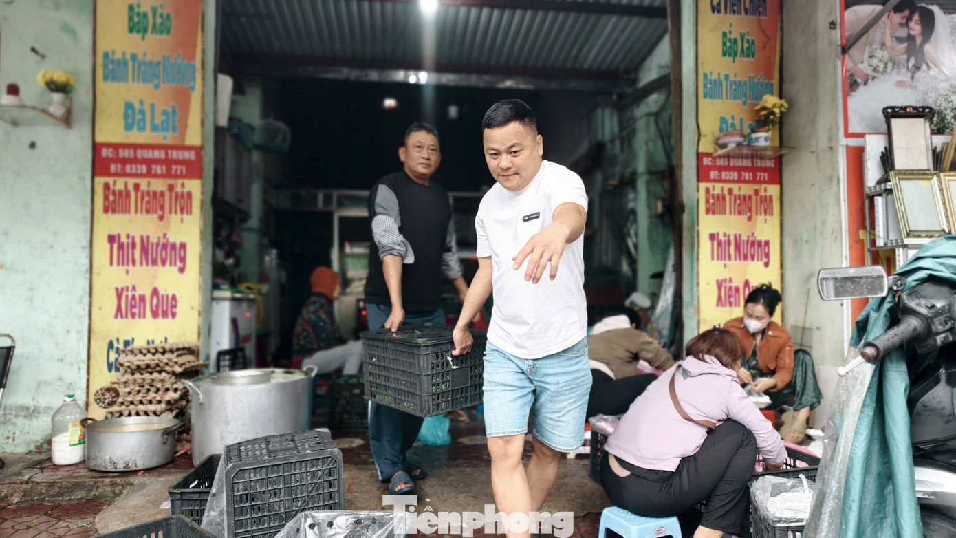 Người dân Quảng Ngãi nổi lửa sáng đêm nấu bánh chưng, soạn thực phẩm gửi vùng lũ- Ảnh 18.