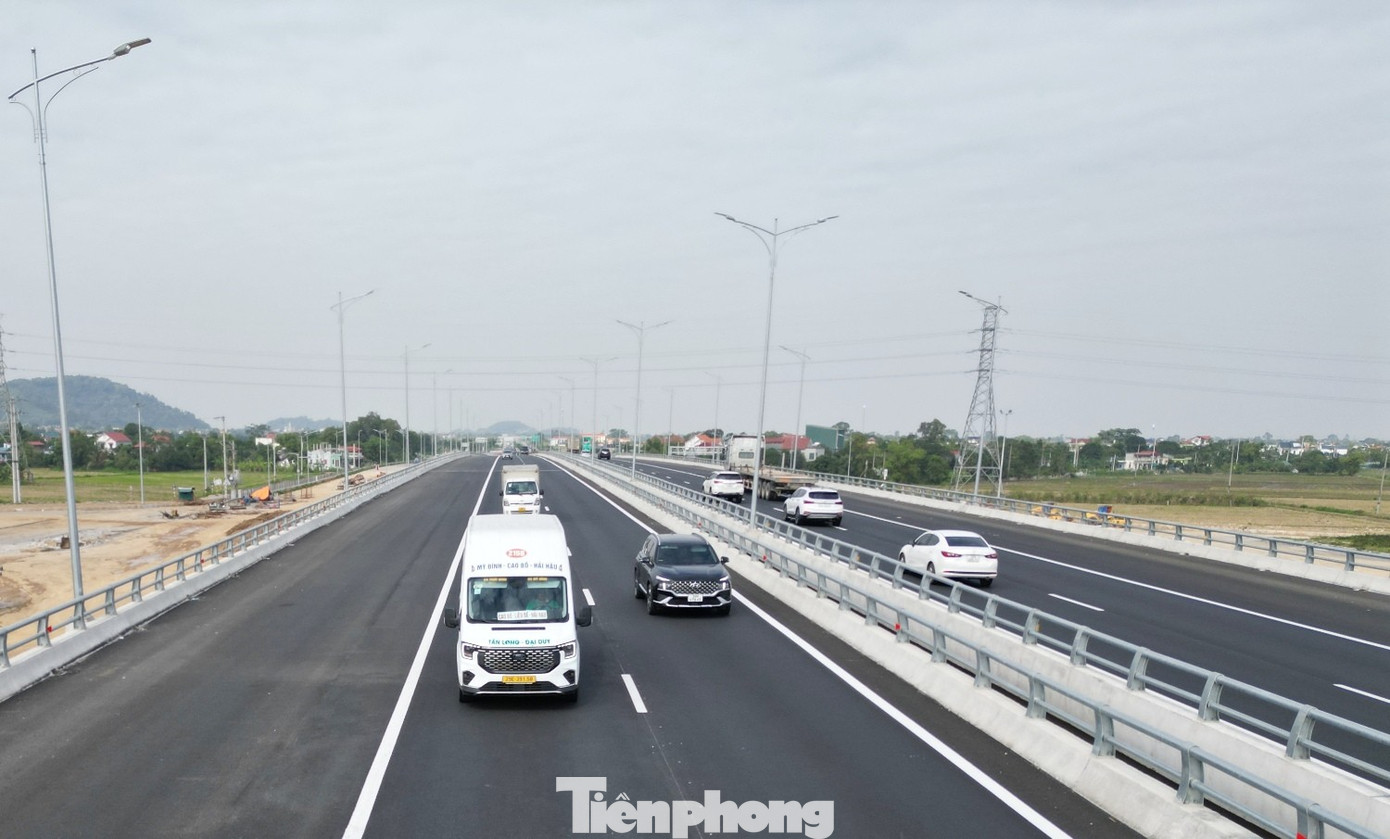 Toàn cảnh cầu vượt trên cao tốc Bắc - Nam qua Ninh Bình vừa thông xe- Ảnh 4.