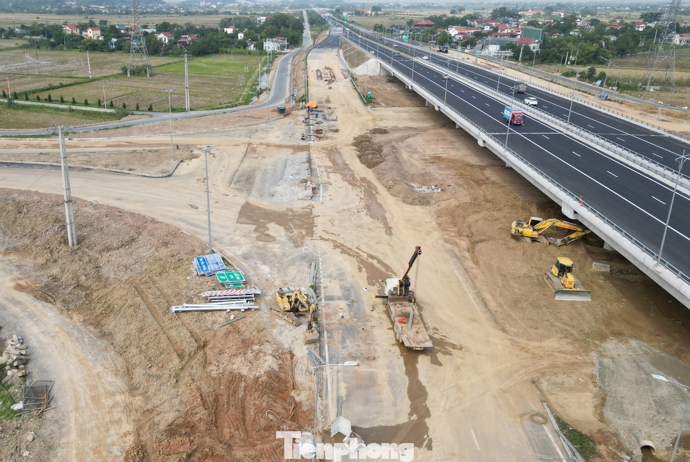 Toàn cảnh cầu vượt trên cao tốc Bắc - Nam qua Ninh Bình vừa thông xe- Ảnh 6.