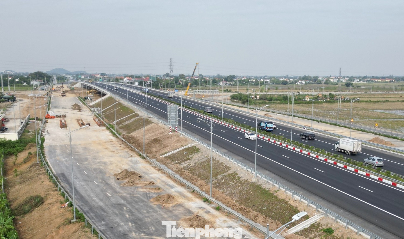 Toàn cảnh cầu vượt trên cao tốc Bắc - Nam qua Ninh Bình vừa thông xe- Ảnh 8.