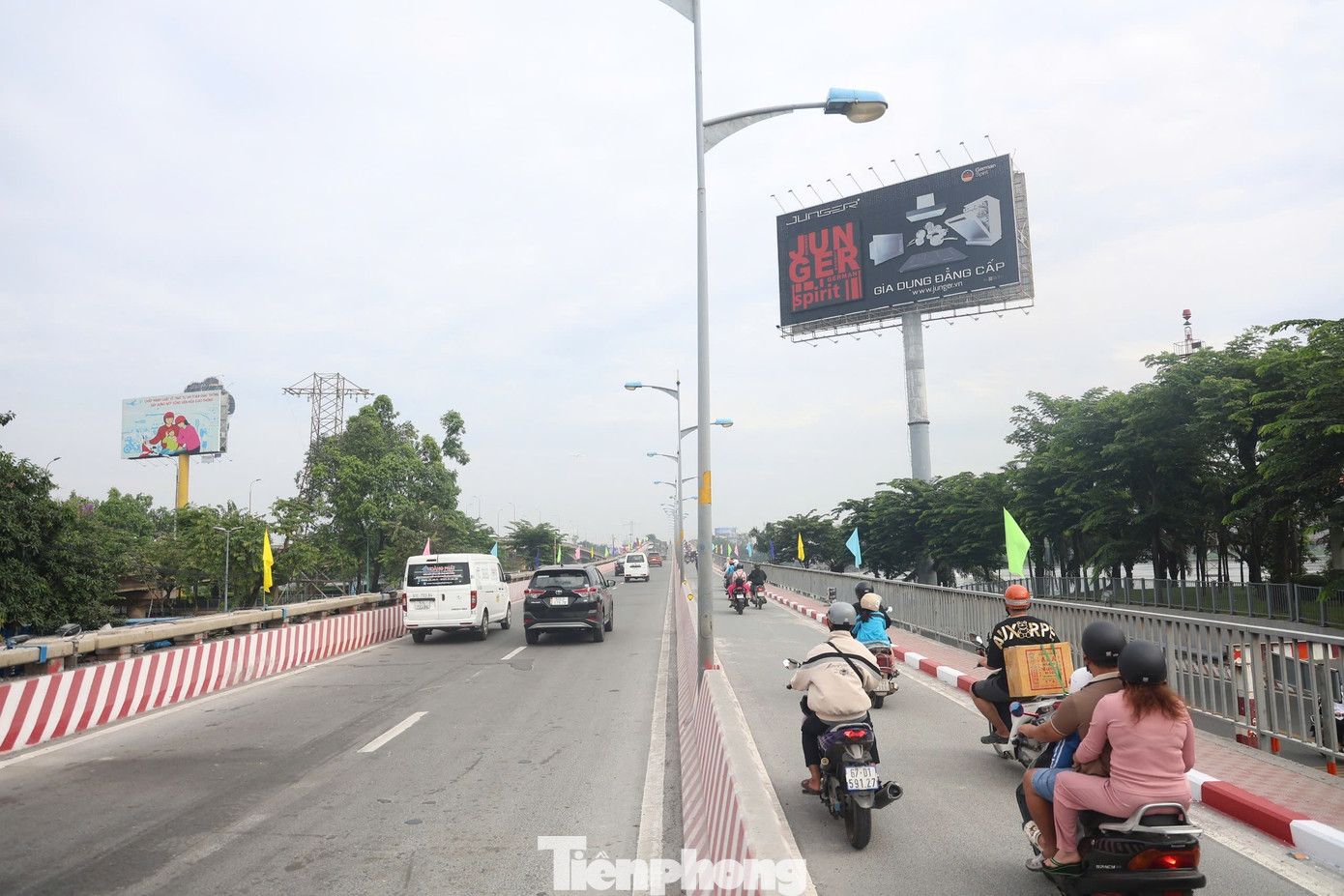 Toàn cảnh cầu Bình Triệu 1 sau khi được 'thần đèn' nâng tĩnh không- Ảnh 13.