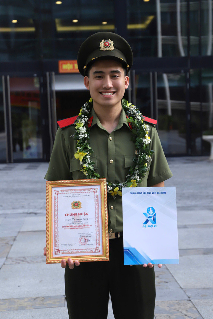 Chân dung thủ khoa Học viện An ninh Nhân dân 23 tuổi- Ảnh 1.