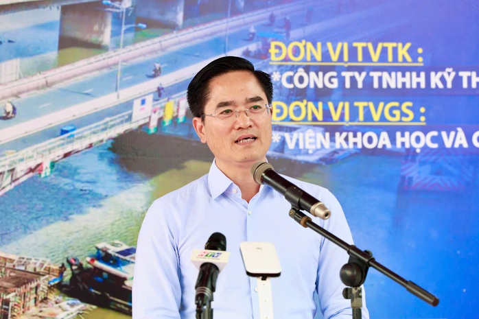 Cầu Bình Triệu 1 chính thức thông xe: Mở lại làn ô tô - Ảnh 2.