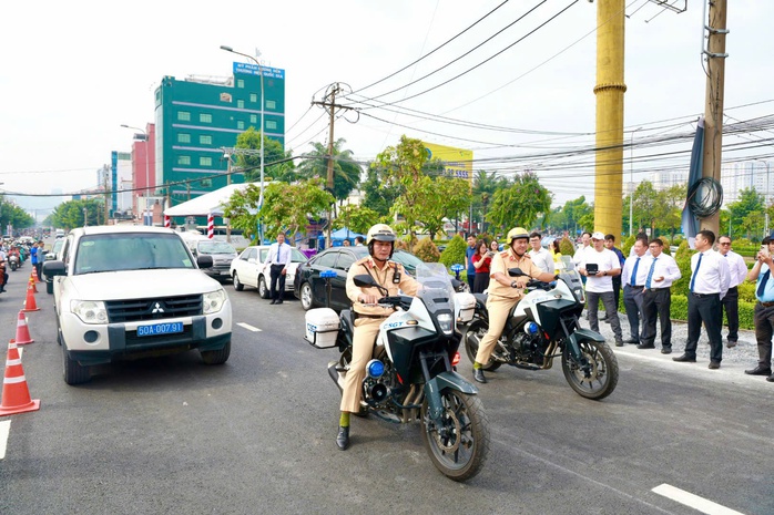 Cầu Bình Triệu 1 chính thức thông xe: Mở lại làn ô tô - Ảnh 9.