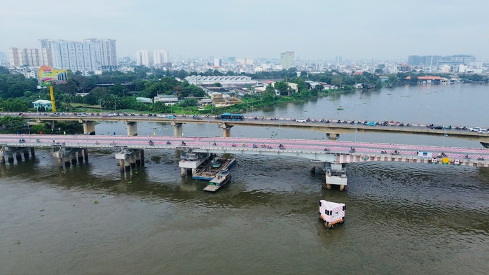 Kỳ tích Việt Nam - Cầu vượt sông bỗng cao thêm 1,08 m, chính thức thông xe trở lại hôm nay- Ảnh 2.