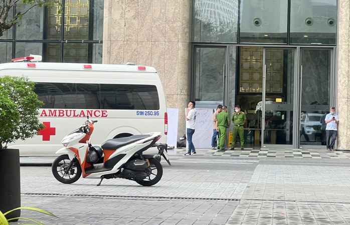 Phát hiện 1 thi thể để trong túi tại tòa nhà ở TPHCM- Ảnh 2.