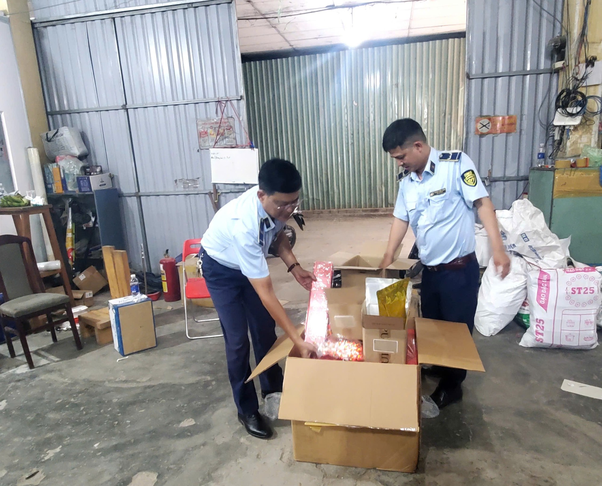 TPHCM: Ba doanh nghiệp vàng bị phạt, tịch thu hơn 54 gram vàng trang sức- Ảnh 1.