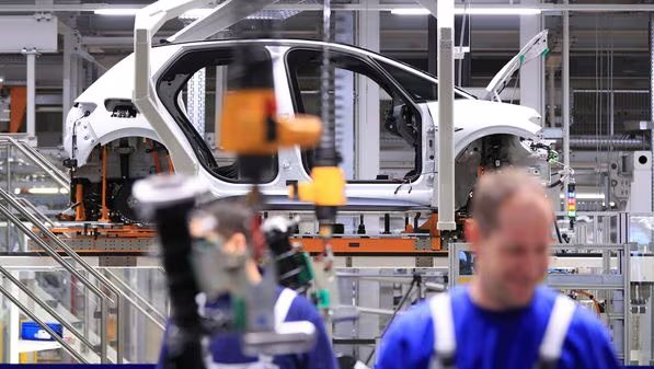 86.000 lao động bị sa thải trong 5 năm: Ngành phụ tùng xe hơi Châu Âu đối mặt khủng hoảng 'kiểu Darwin', làn sóng cắt giảm vượt xa thời đại dịch- Ảnh 2.