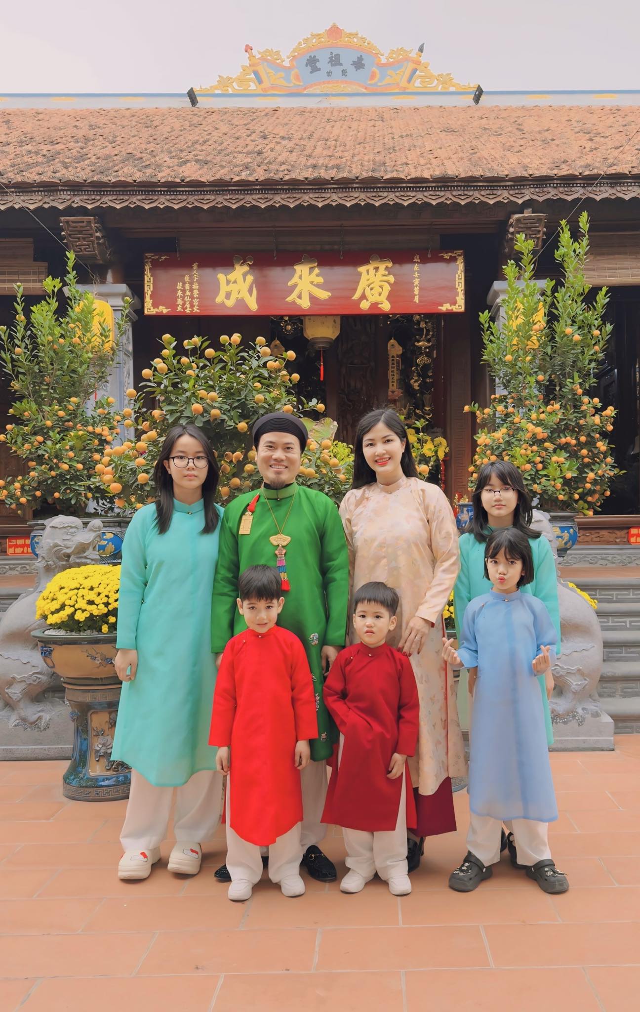 Nam nghệ sĩ sở hữu nhà ở phố Nguyễn Thượng Hiền, biệt phủ ở ngoại ô Hà Nội, vợ sinh 5 con vẫn đẹp- Ảnh 11.