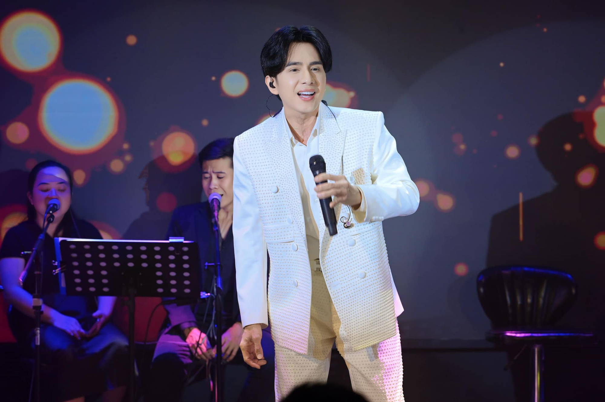 Cách làm từ thiện của Đan Trường- Ảnh 5. Cách làm từ thiện của Đan Trường- Ảnh 5.