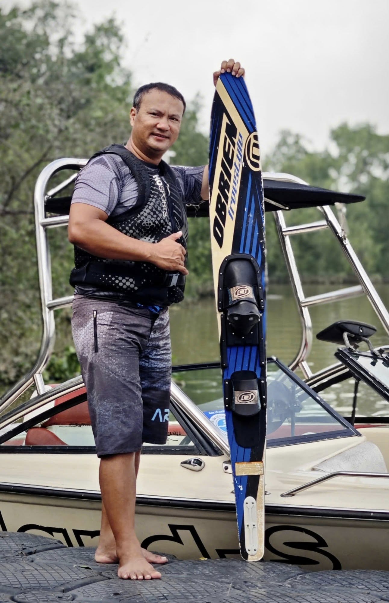 Giám đốc cãi mẹ đi cứu hộ miền Trung: “Mỗi lần về bờ, mới biết mình còn sống”- Ảnh 1.