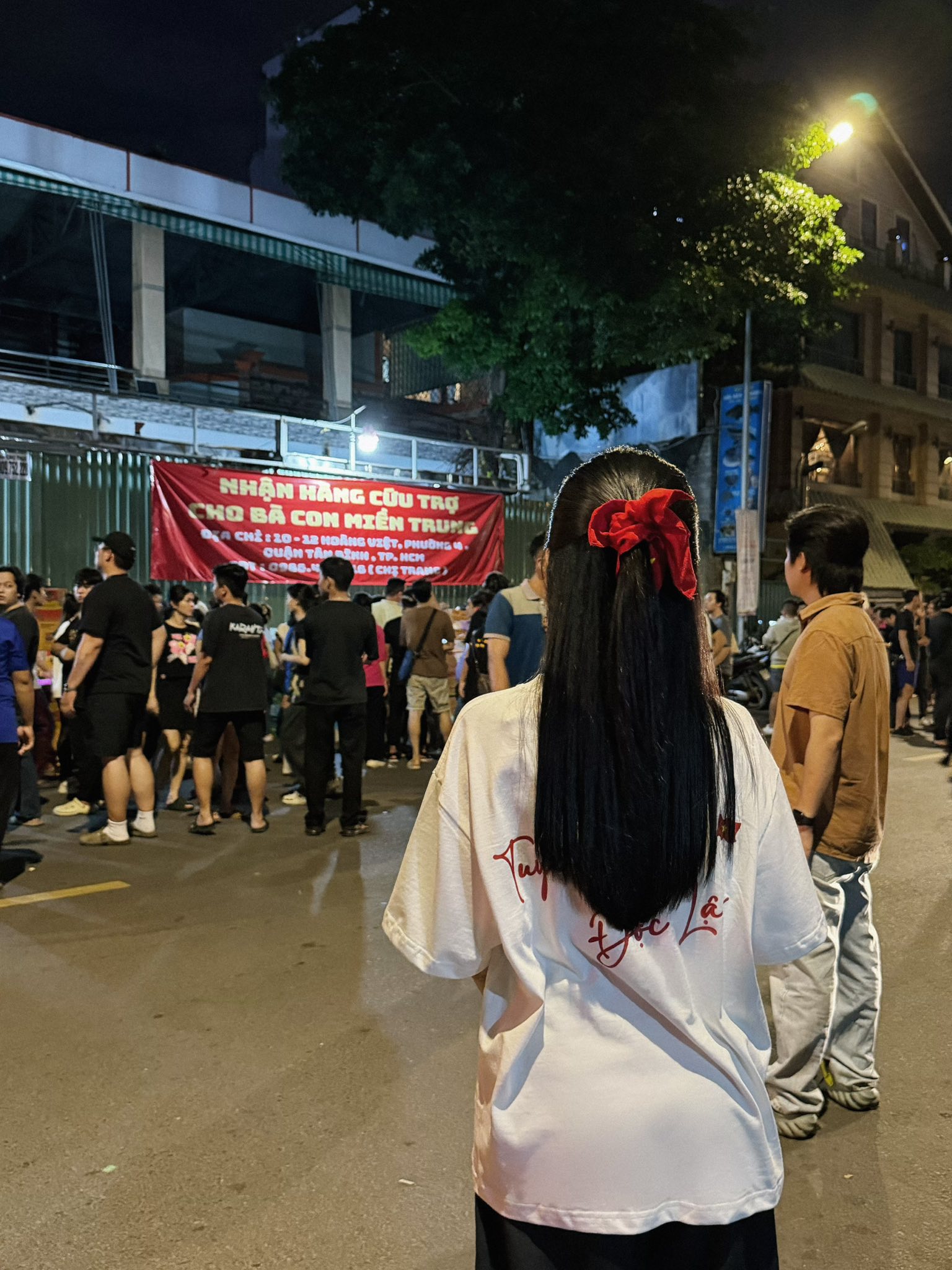 Ái nữ nhà Minh Nhựa - mẹ 4 con Joyce Phạm tất bật chuẩn bị các thùng nhu yếu phẩm gửi vào miền Trung, hỗ trợ bà con vùng lũ- Ảnh 6.