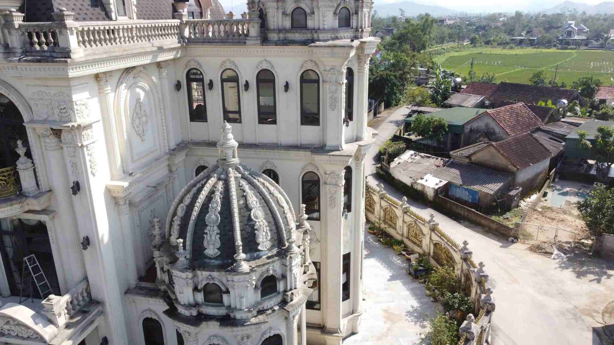 Cơ ngơi Mailisa báo hiếu mẹ già- Ảnh 3. Cơ ngơi Mailisa báo hiếu mẹ già- Ảnh 3.