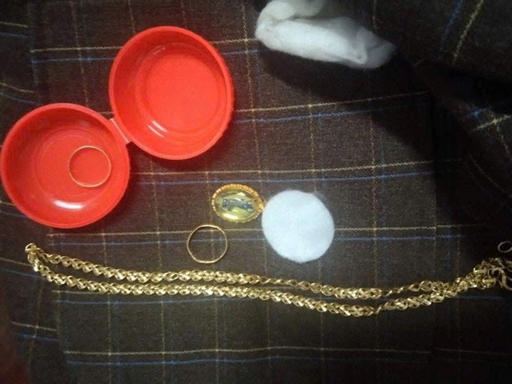 Bỏ quên gần nửa cây vàng trong túi áo gửi tặng người dân vùng lũ- Ảnh 1.