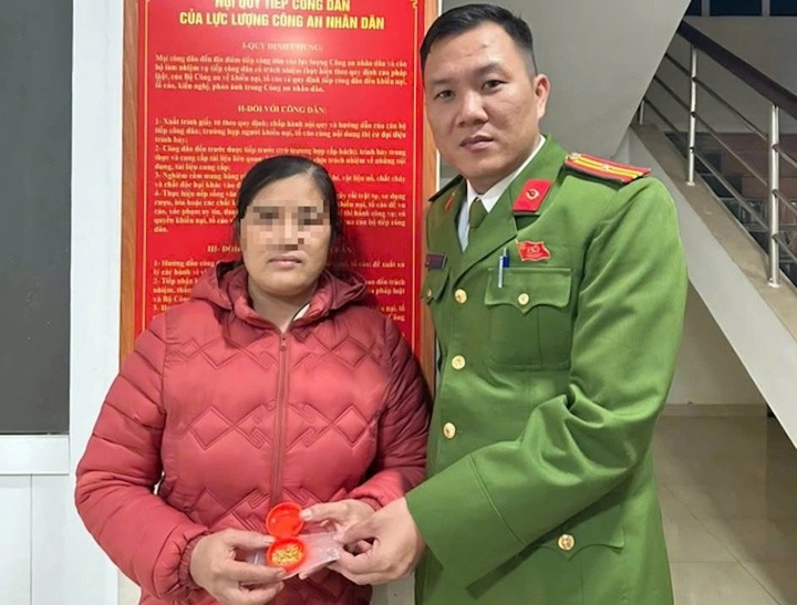 Bỏ quên gần nửa cây vàng trong túi áo gửi tặng người dân vùng lũ- Ảnh 2.