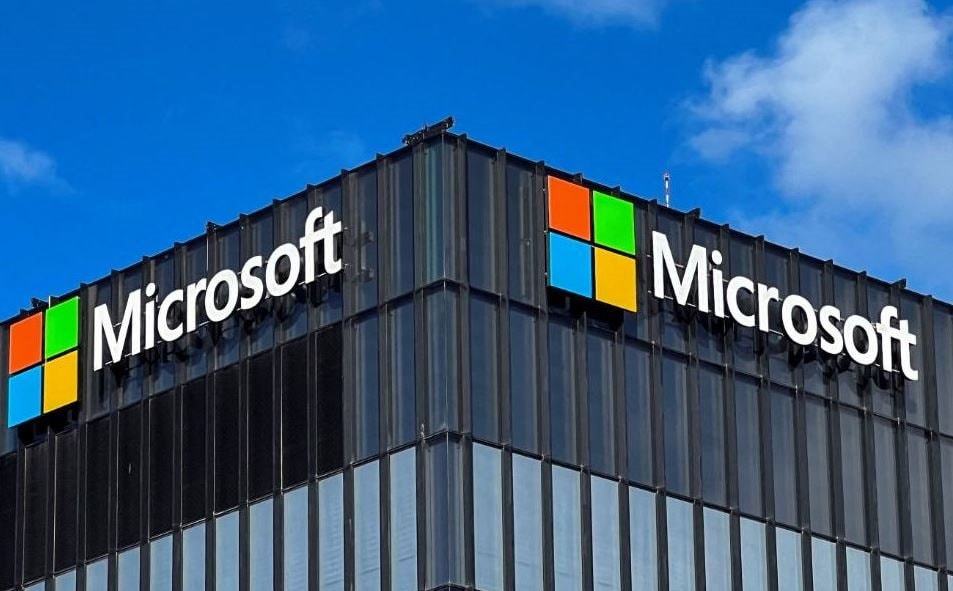 Microsoft gặp khó khi thương mại hóa chatbot AI, nhiều khách hàng quay lưng, chuyển sang dùng Gemini của Google- Ảnh 2.