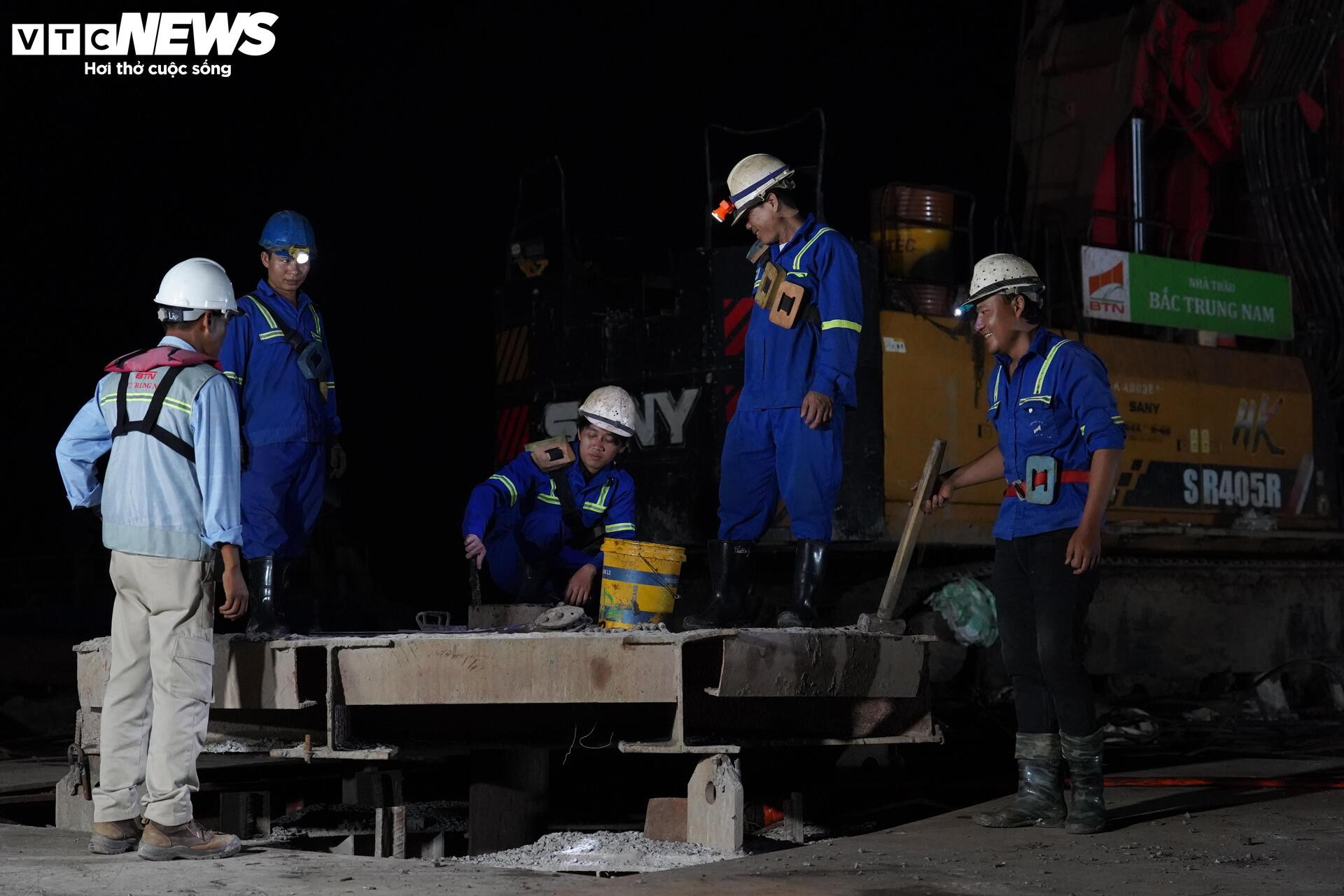 Xuyên đêm thi công cầu nối Cần Thơ - Vĩnh Long- Ảnh 1.