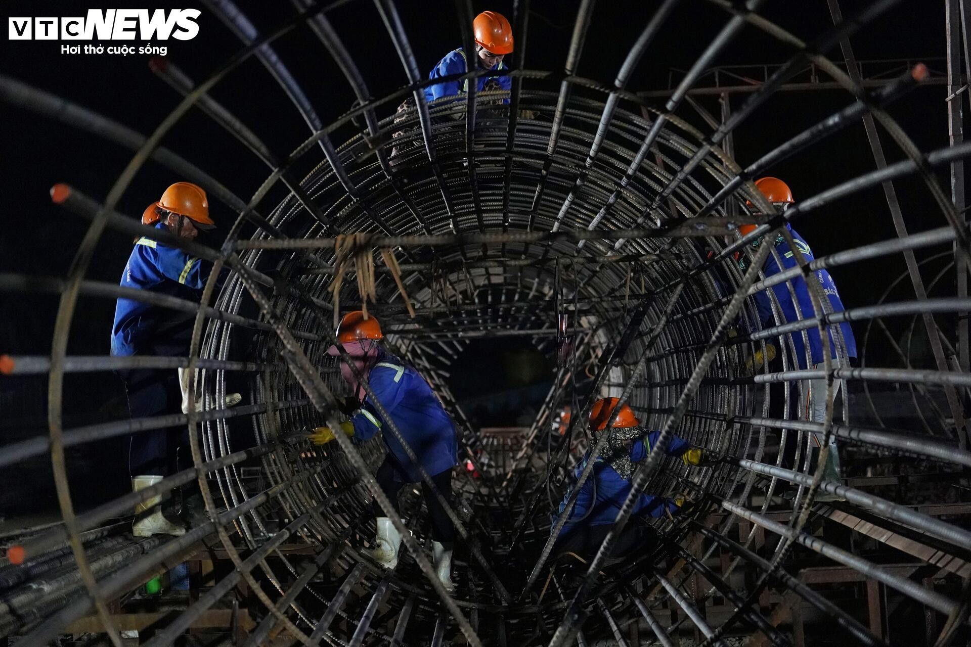 Xuyên đêm thi công cầu nối Cần Thơ - Vĩnh Long- Ảnh 5.