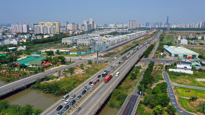 TẠO SỨC BẬT ĐỂ TP HCM BỨT PHÁ: Khơi thông điểm nghẽn thể chế- Ảnh 1. TẠO SỨC BẬT ĐỂ TP HCM BỨT PHÁ: Khơi thông điểm nghẽn thể chế- Ảnh 1.