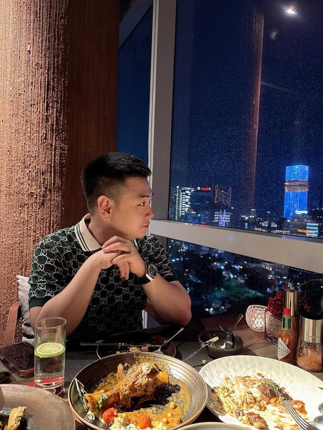 Diện mạo bất ngờ của thiếu gia Sài thành sau 1 năm ly hôn- Ảnh 1.