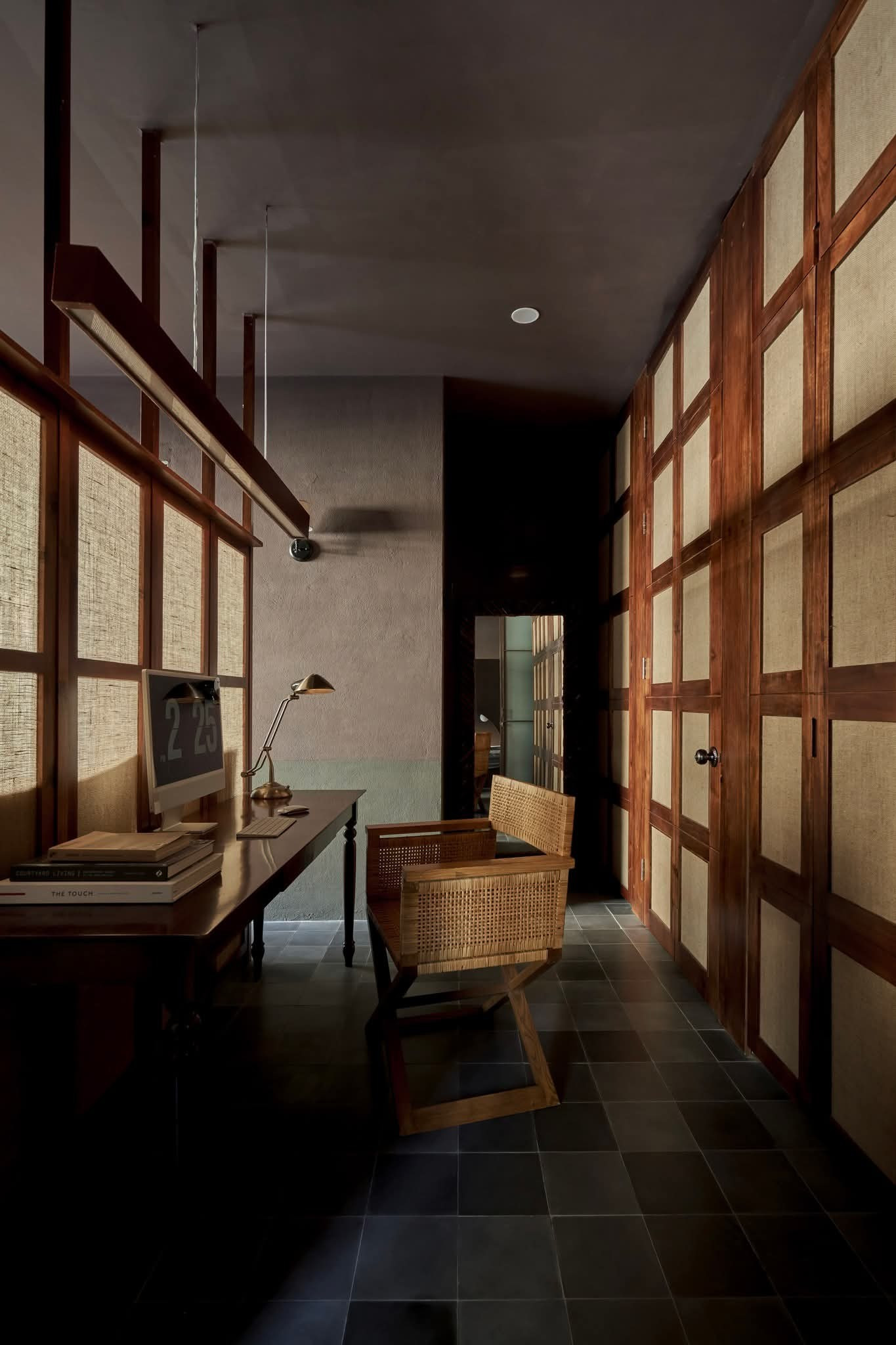 Vẻ đẹp cổ điển trong ngôi nhà được xây dựng từ 1993 tại Huế- Ảnh 8.