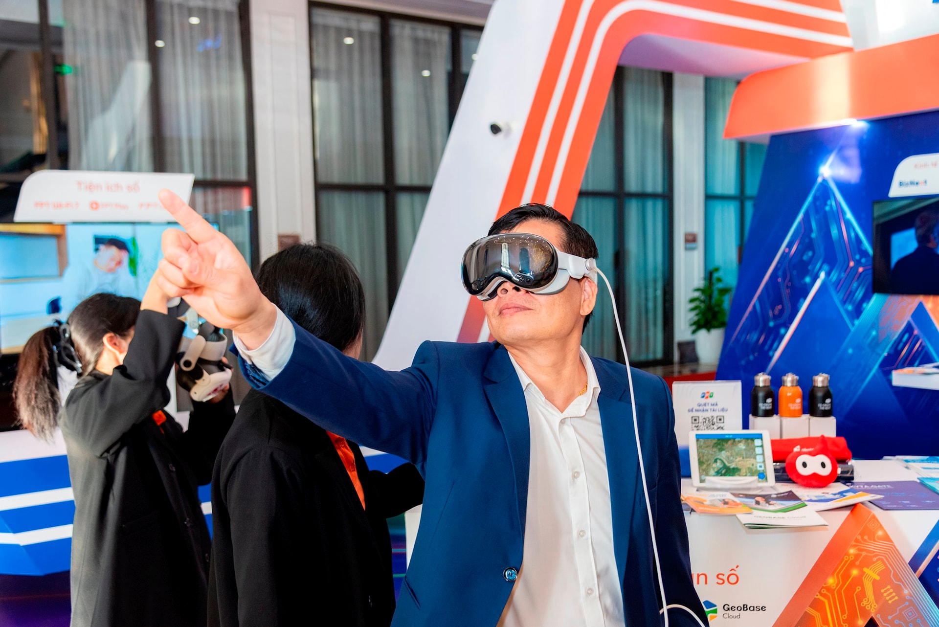 CEO FPT: Tập đoàn FPT sẵn sàng làm “tổng công trình sư” phát triển Khoa học công nghệ, đổi mới sáng tạo ở Quảng Ninh- Ảnh 3.