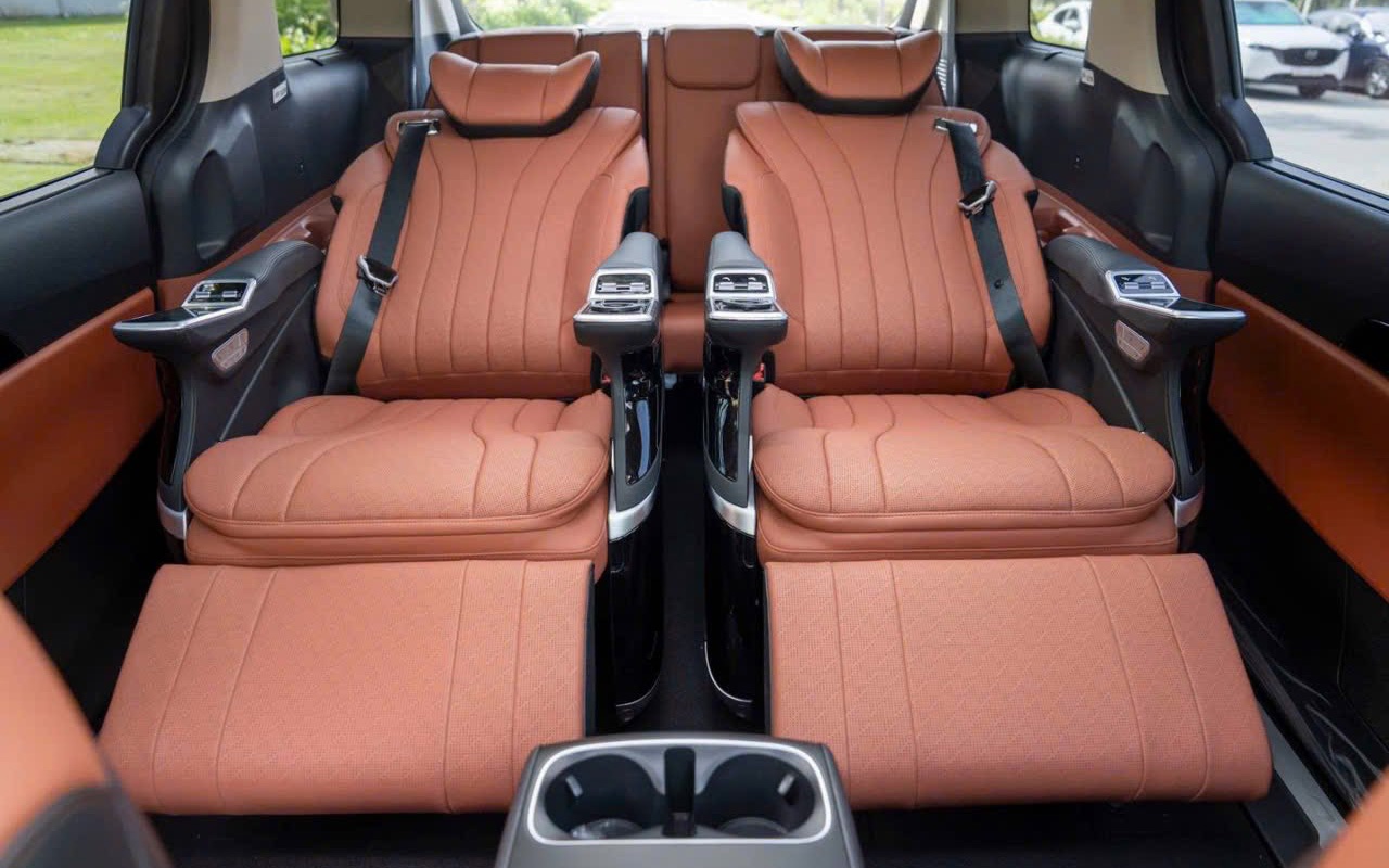 Kia Carnival giảm giá tới 100 triệu tại đại lý, giá thực tế chỉ ngang xe đã qua sử dụng- Ảnh 11.