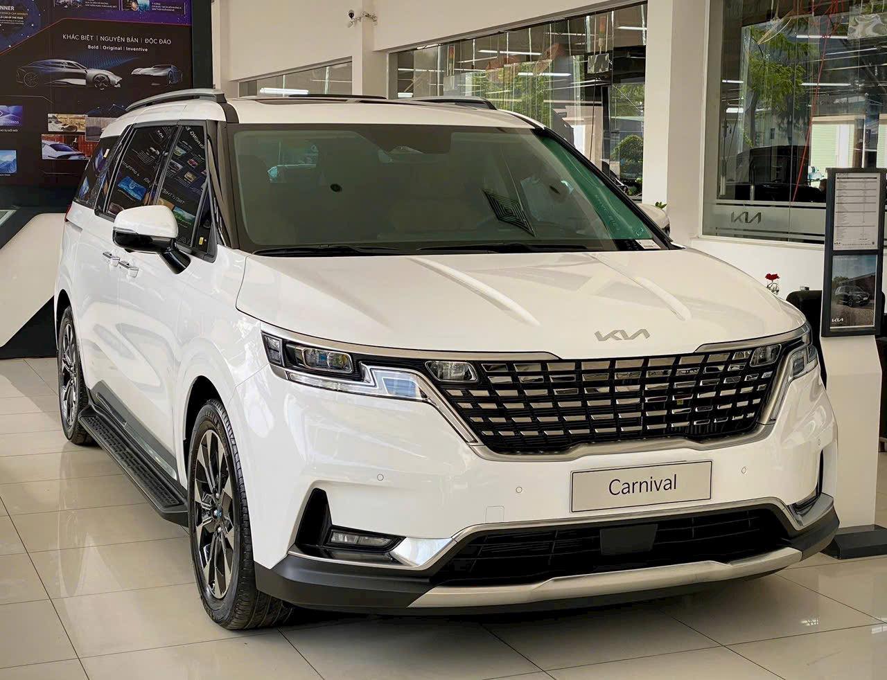 Kia Carnival giảm giá tới 100 triệu tại đại lý, giá thực tế chỉ ngang xe đã qua sử dụng- Ảnh 2.