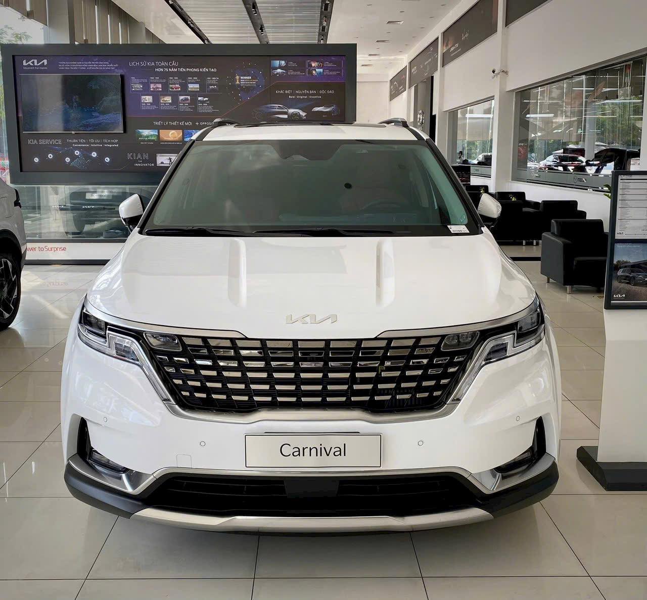 Kia Carnival giảm giá tới 100 triệu tại đại lý, giá thực tế chỉ ngang xe đã qua sử dụng- Ảnh 3.