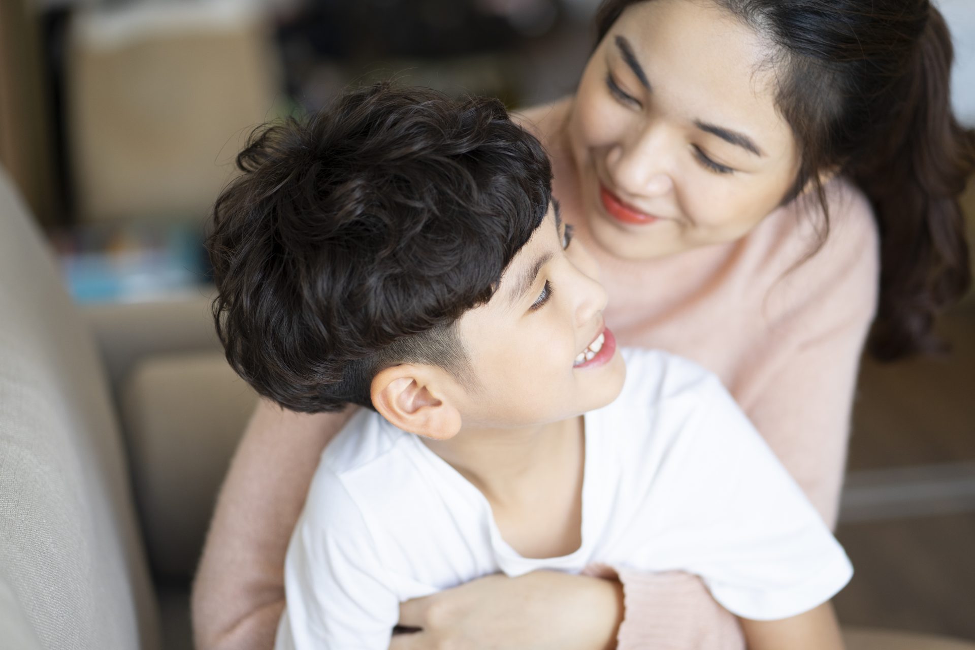 6 hành vi lúc nhỏ chỉ ra: Con lớn lên rất yêu thương mẹ!- Ảnh 1.