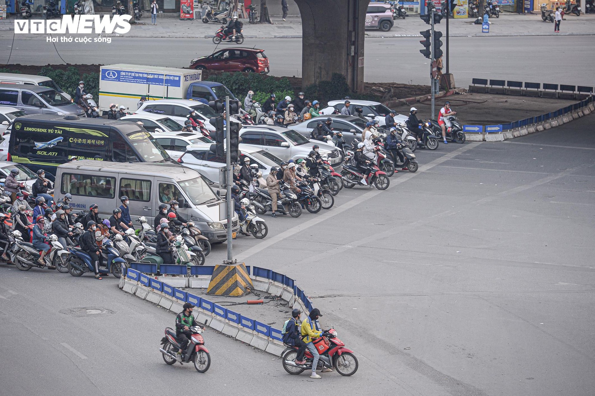 Hà Nội dự kiến hỗ trợ tối đa 5 triệu đồng khi người dân chuyển đổi xe máy điện- Ảnh 1.