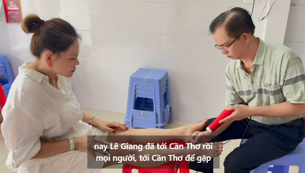 Lê Giang bị teo chân, phải lết vào nhà tắm để khóc- Ảnh 2.