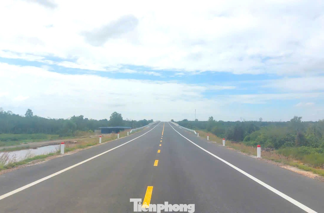 Nhìn toàn cảnh cầu vượt sông Sài Gòn nối TPHCM và Tây Ninh trước ngày thông xe- Ảnh 1.