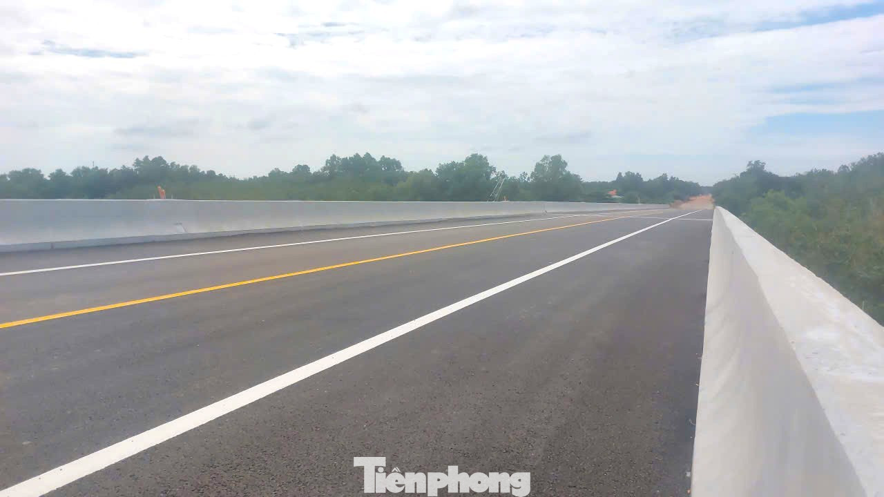 Nhìn toàn cảnh cầu vượt sông Sài Gòn nối TPHCM và Tây Ninh trước ngày thông xe- Ảnh 7.