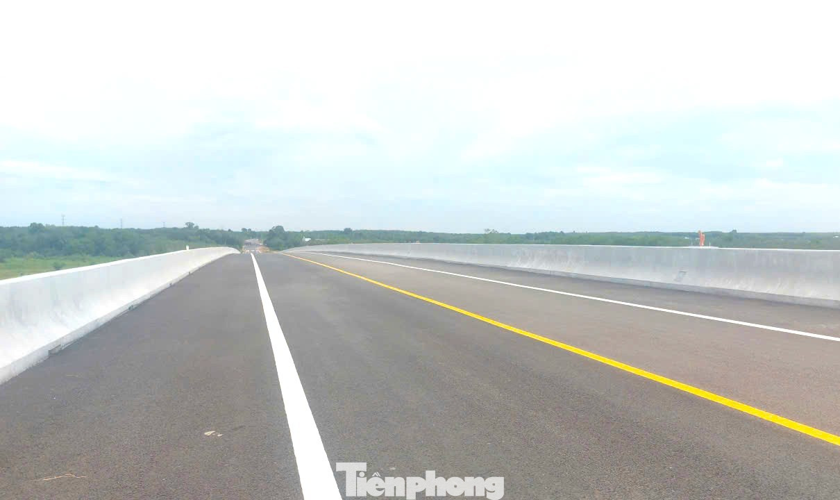 Nhìn toàn cảnh cầu vượt sông Sài Gòn nối TPHCM và Tây Ninh trước ngày thông xe- Ảnh 8.