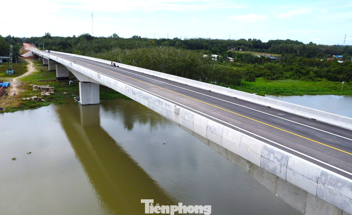Nhìn toàn cảnh cầu vượt sông Sài Gòn nối TPHCM và Tây Ninh trước ngày thông xe- Ảnh 13.